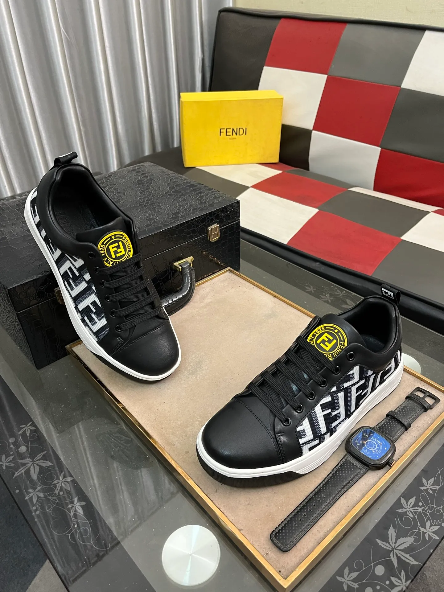 Men's Men's Shoes💰420⌚️⌚️[Fendi] Fendi's latest casual shoes for men! Available at counters simultaneously! Made entirely of imported top-grain calfskin, the interior is made of top-grain water-dyed cowhide, and the original factory-supplied rubber outsole. Leading new fashion concepts. Matching code: 38-442️⃣Colors available